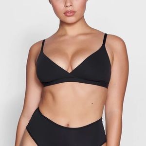 SKIMS - FITS EVERYBODY CROSSOVER BRALETTE